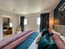 King Bed + Light Rail | Easy City Stay - Image 5