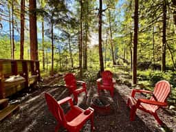 Sleeps 8 | King Bed | Hot Tub + Fire Pit | BBQ