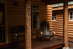 Sleeps 8 | King Bed | Hot Tub + Fire Pit | BBQ