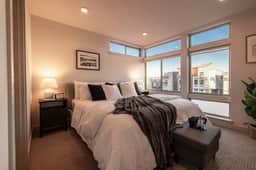 King Suite | Skyline Views, A/C + EV Parking + BBQ