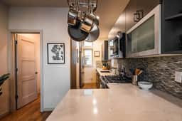 King Suite | Skyline Views, A/C + EV Parking + BBQ