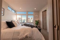 Lake Union + Skyline View | King Bed, EV + A/C bbq