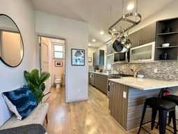 Lake Union + Skyline View | King Bed, EV + A/C bbq