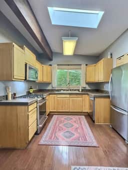 Walk to Martha Lake | A/C | Pets + Free Parking WA