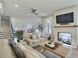 Sleeps 14 | Pets, A/C + UW & Stadium Light Rail