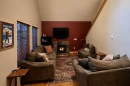 King Suite | Sleeps 8, BBQ + Hot Tub, Firepit - Image 3