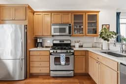 Pet-Friendly Stay | A/C, En Suites + Free Parking.