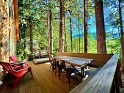 Sleeps 8 | King Bed | Hot Tub + Fire Pit | BBQ