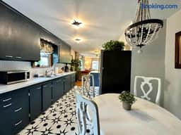 Seattles Starlight Bungalow by Stay Rested - Image 4