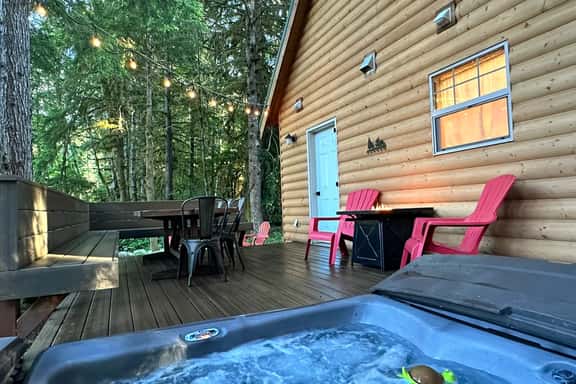 Mt Baker Escape | Hot Tub, King + Firepit - Image 1