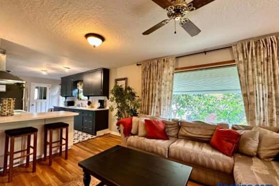 Seattles Starlight Bungalow by Stay Rested - Image 1