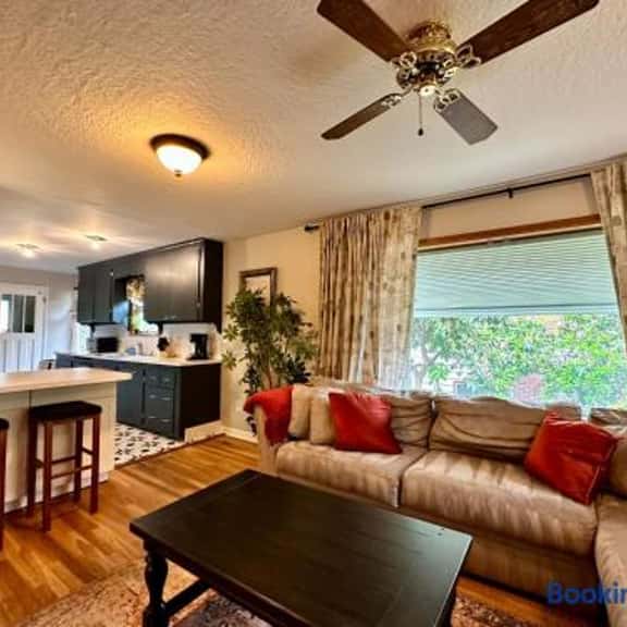 Seattles Starlight Bungalow by Stay Rested - Image 1