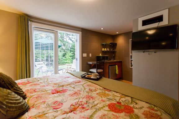 Downtown Bellevue Private Suite