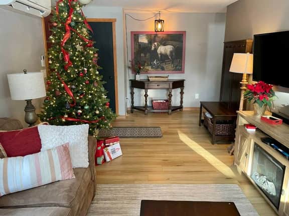 3 King Beds| Near Village | Game Room, BBQ + Creek