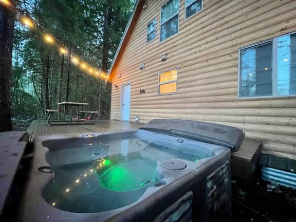 Cabin | King-Bed | w/ Hot Tub Outdoor Dining & BBQ