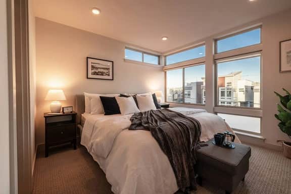 King Suite | Skyline Views, A/C + EV Parking + BBQ