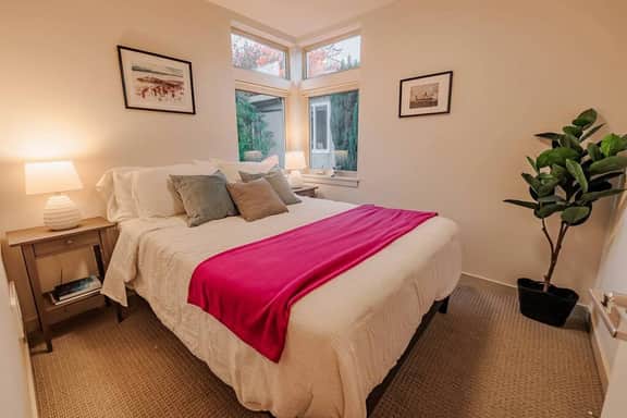 King Suite | Skyline Views, A/C + EV Parking + BBQ