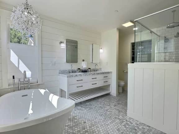 3 King Suites | Private Yard, A/C w/ Free Parking.