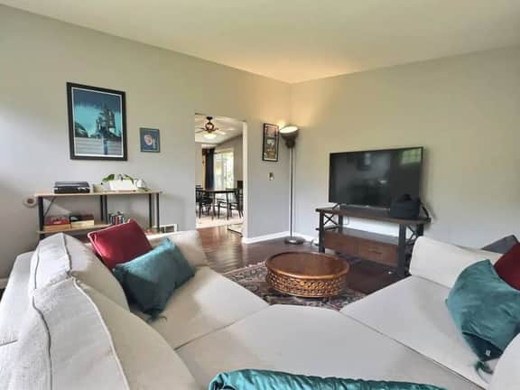Walk to Martha Lake | A/C | Pets + Free Parking WA