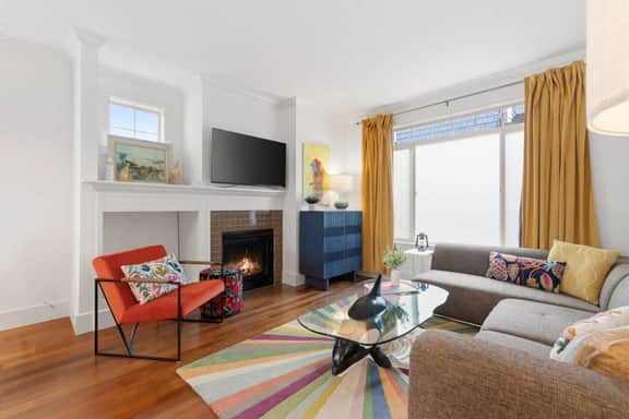 Pet-Friendly Stay | A/C, En Suites + Free Parking.