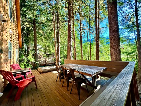 Sleeps 8 | King Bed | Hot Tub + Fire Pit | BBQ