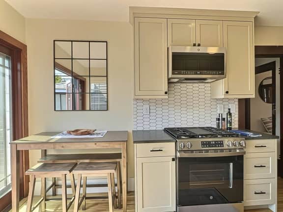 Pet-Friendly Alki 2BR | Sound Views - Image 3