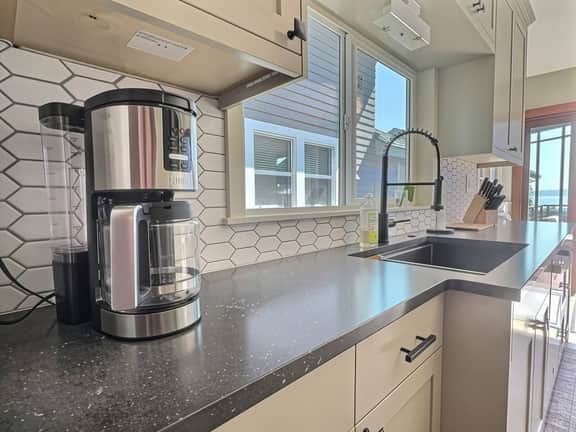 Pet-Friendly Alki 2BR | Sound Views - Image 5