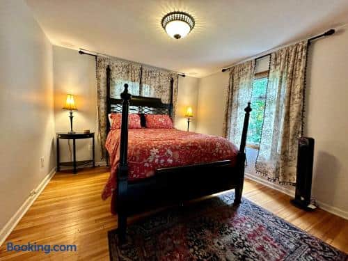 Seattles Starlight Bungalow by Stay Rested - Image 5