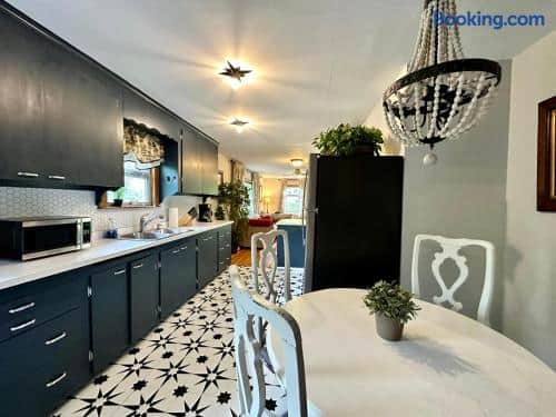 Seattles Starlight Bungalow by Stay Rested - Image 4