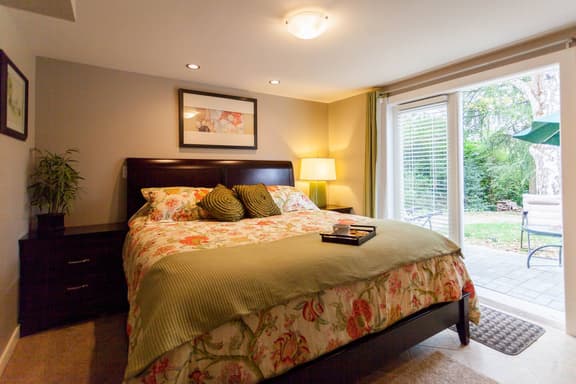Downtown Bellevue Private Suite