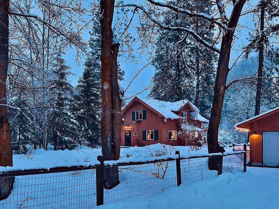 3 King Beds| Near Village | Game Room, BBQ + Creek