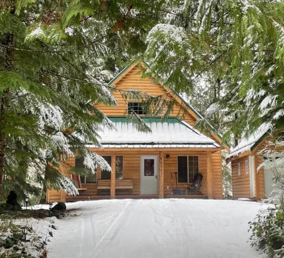 Cabin | King-Bed | w/ Hot Tub Outdoor Dining & BBQ